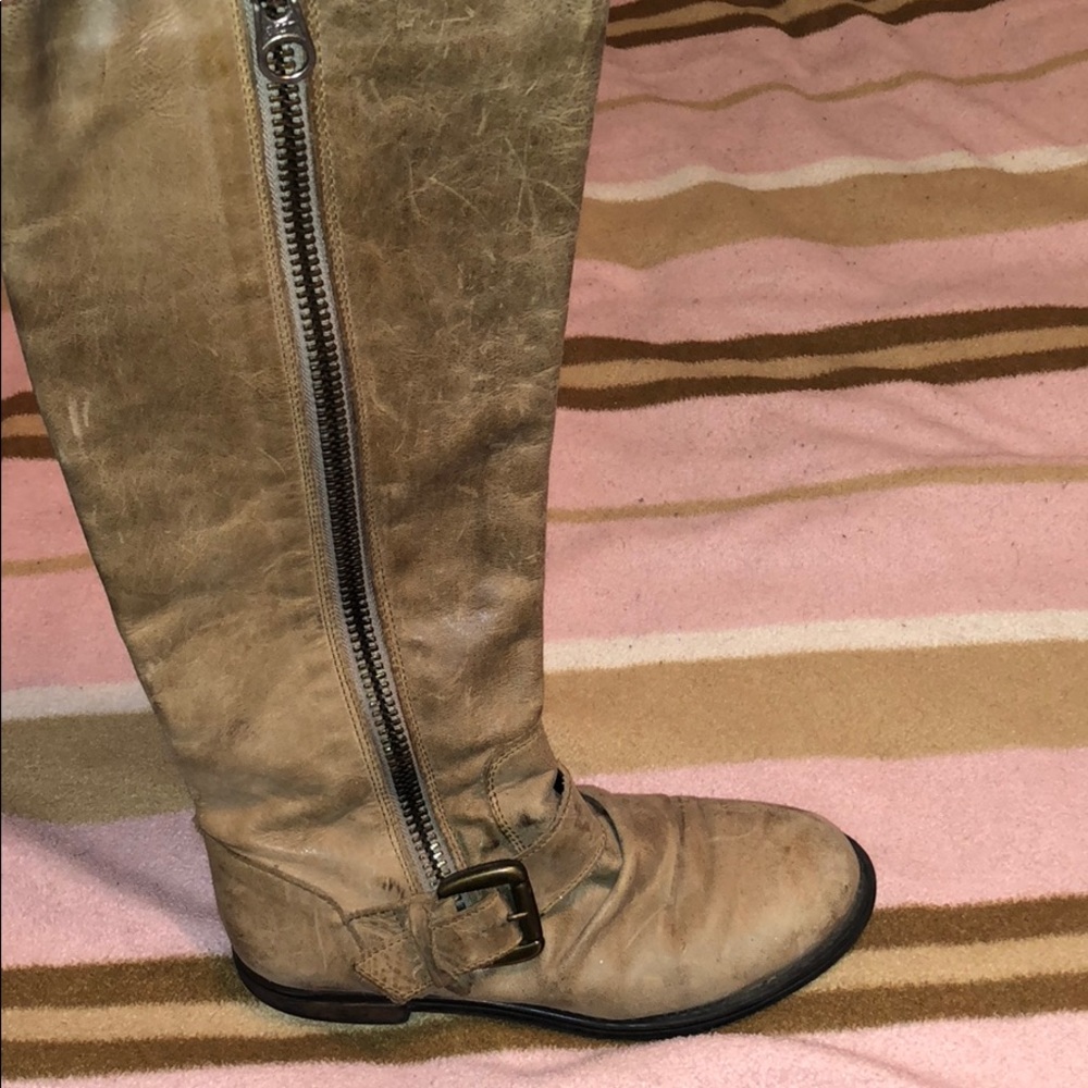 Boots - Picture 2 of 4